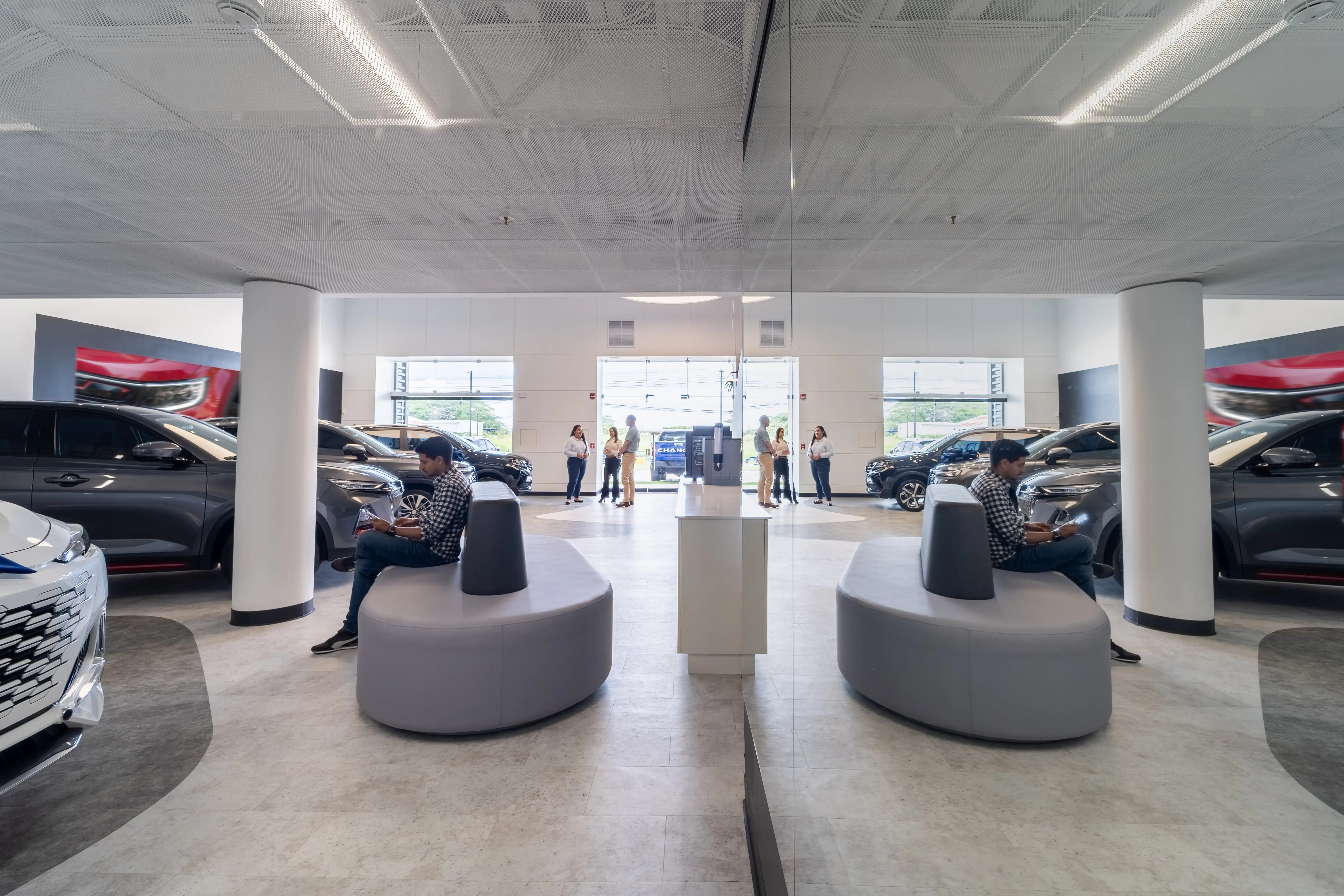 Inchcape Concept Store Lindora - Costa Rica - 2024 - Contract Workplaces  (3).webp